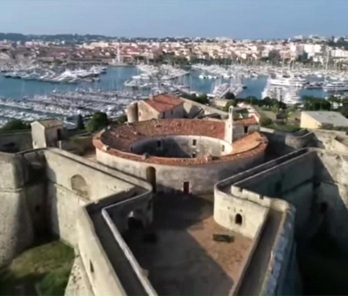 Vue Mer Et Remparts. Entre Vieille Ville Et Plages Antibes Exterior photo